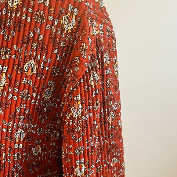 Max Studio Rust Floral Blouse - Picture 4 of 7